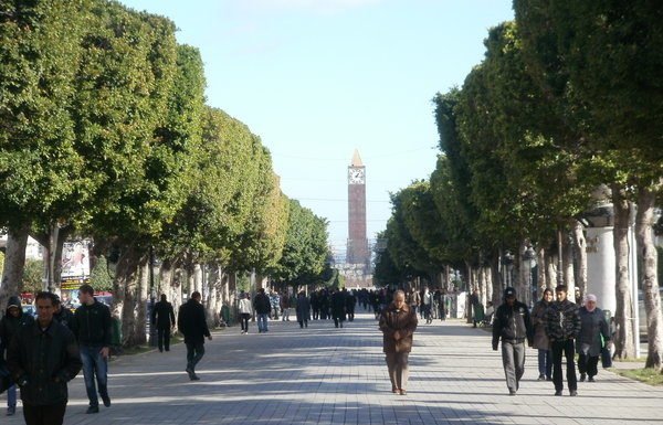 منع جولان العربات بشارع الحبيب بورقيبة هذه الليلة بمناسبة إختتام أيام قرطاج السينمائية