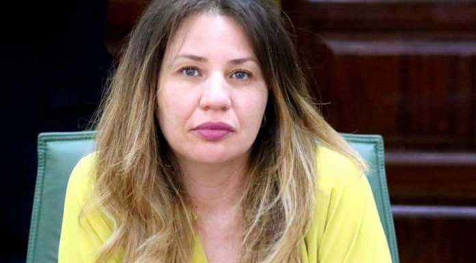 “فاطمة المسدّي” لـ”شيوخ الزيتونة”:ما فتواكم في من يصوت لتسفير الشباب للمحارق باسم الجهاد ويستعمل الدين للاغتيالات؟